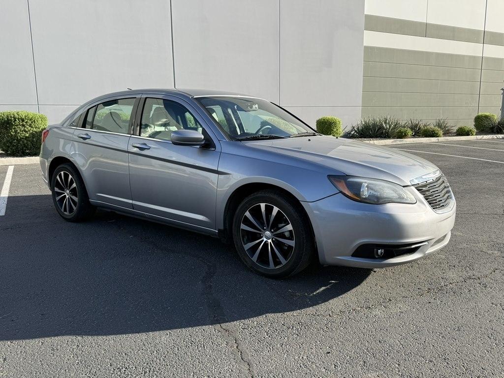 2014 Chrysler 200 Touring's photo