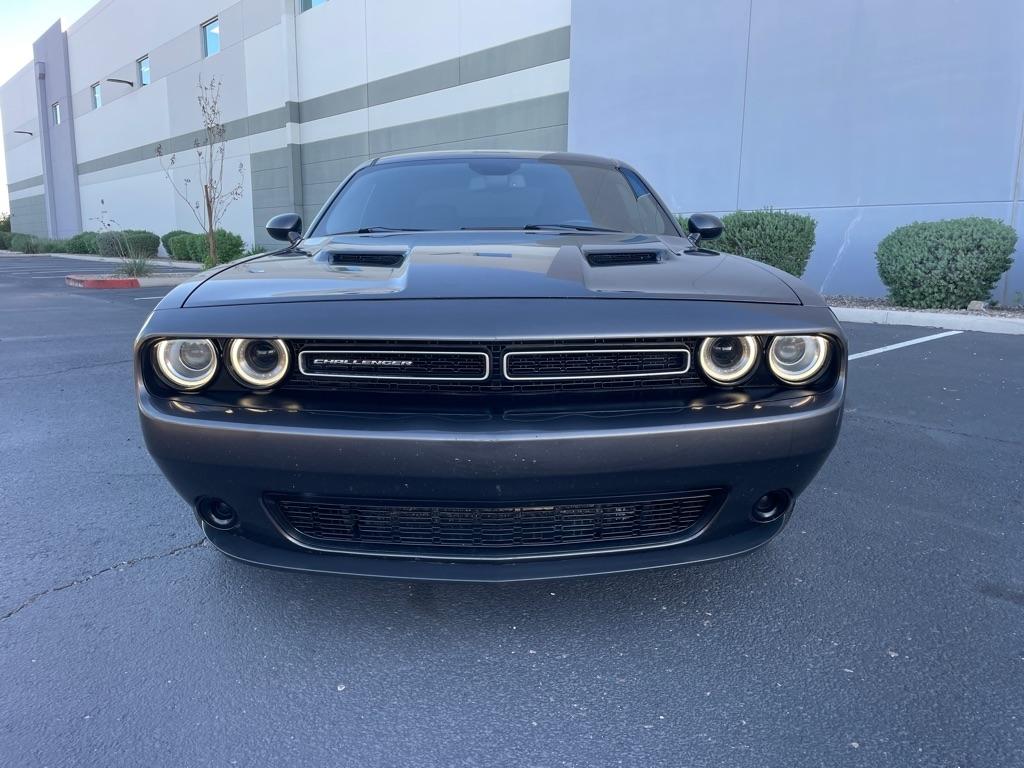 Dodge Challenger photo 2