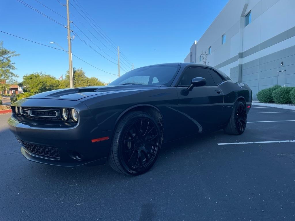 Dodge Challenger photo 3