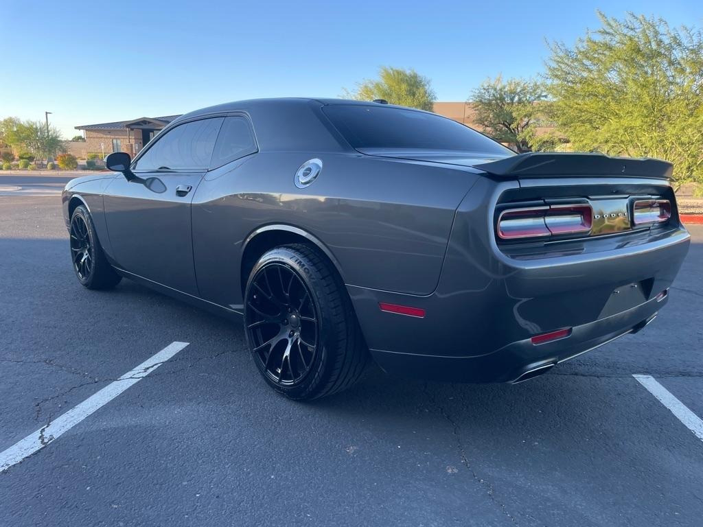 Dodge Challenger photo 5