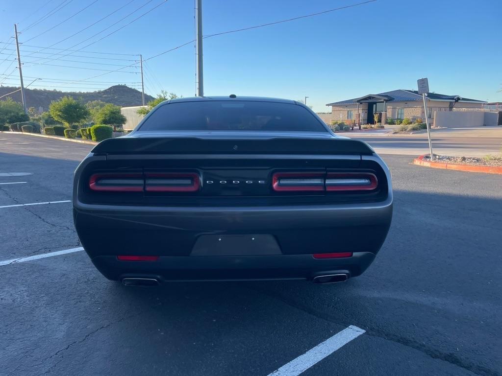 Dodge Challenger photo 6