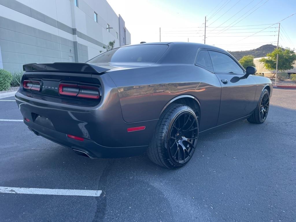 Dodge Challenger photo 7