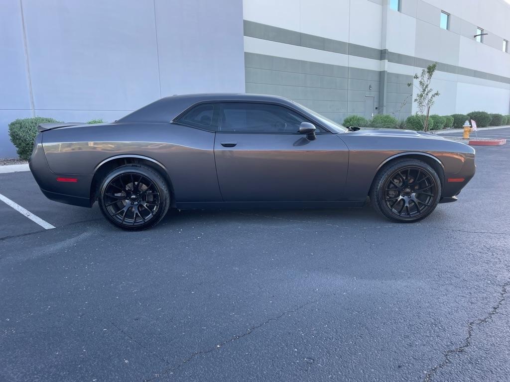 Dodge Challenger photo 8
