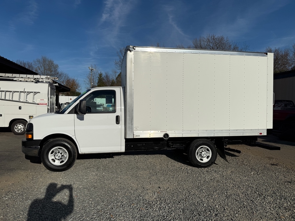 2022 Chevrolet Express Commercial Cutaway 3500 Van 139"