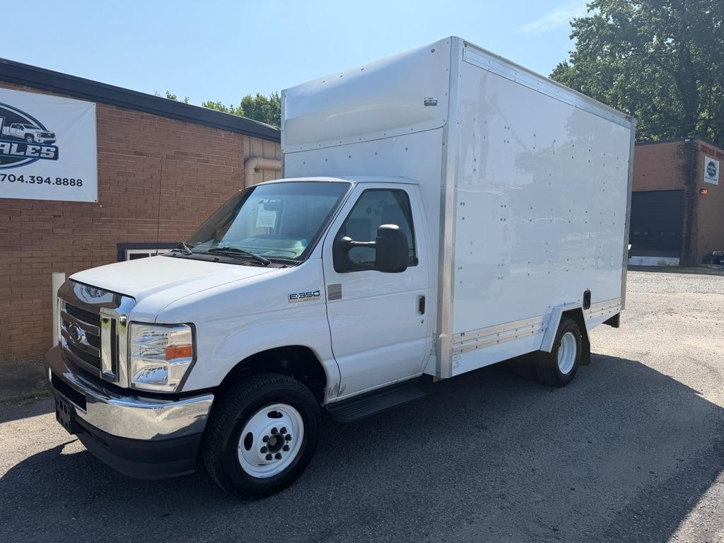 2021 Ford E-Series Cutaway E-350 SRW 138" WB