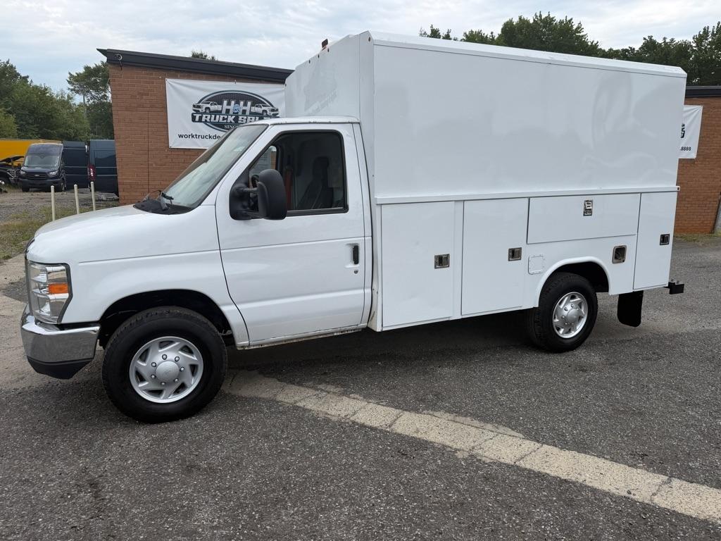  2016 Ford E-Series Chassis E-350 Super Duty 138 DRW Cutaway RWD   