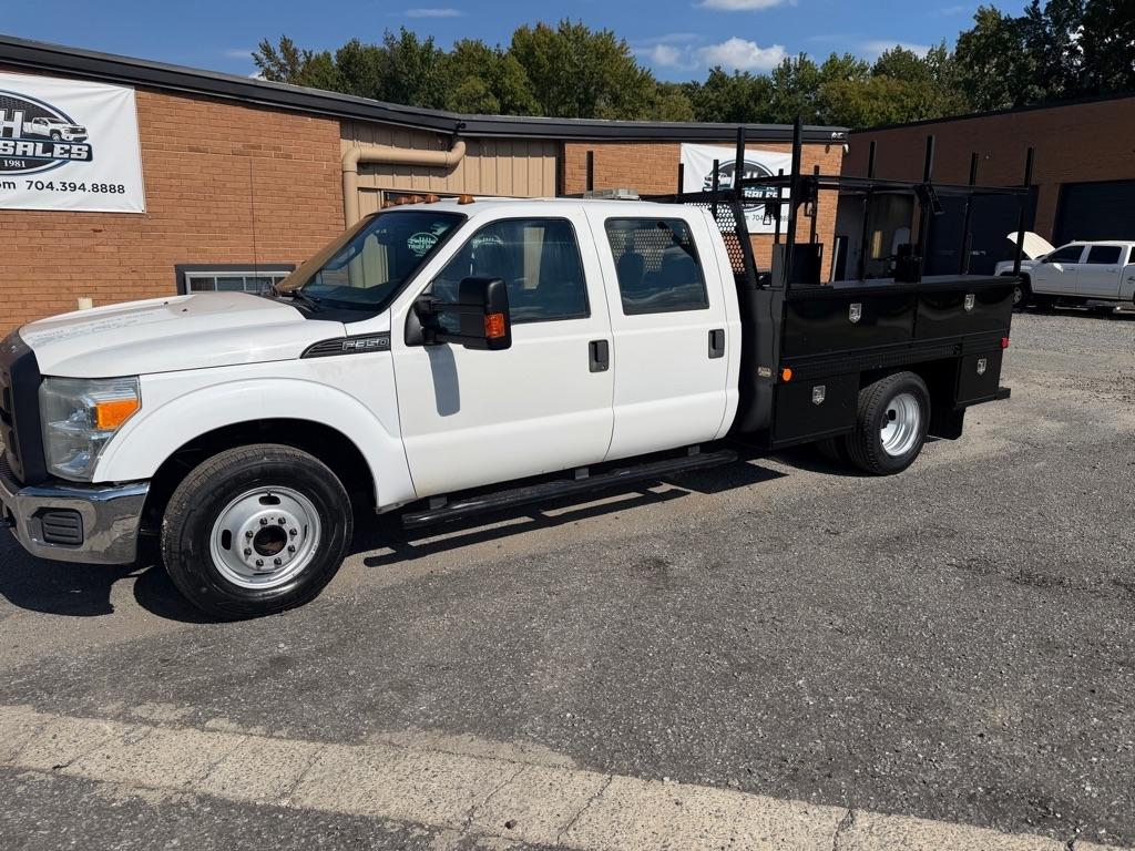 2016 Ford Super Duty F-350 DRW 2WD Crew Cab 176" WB 60" CA Lariat