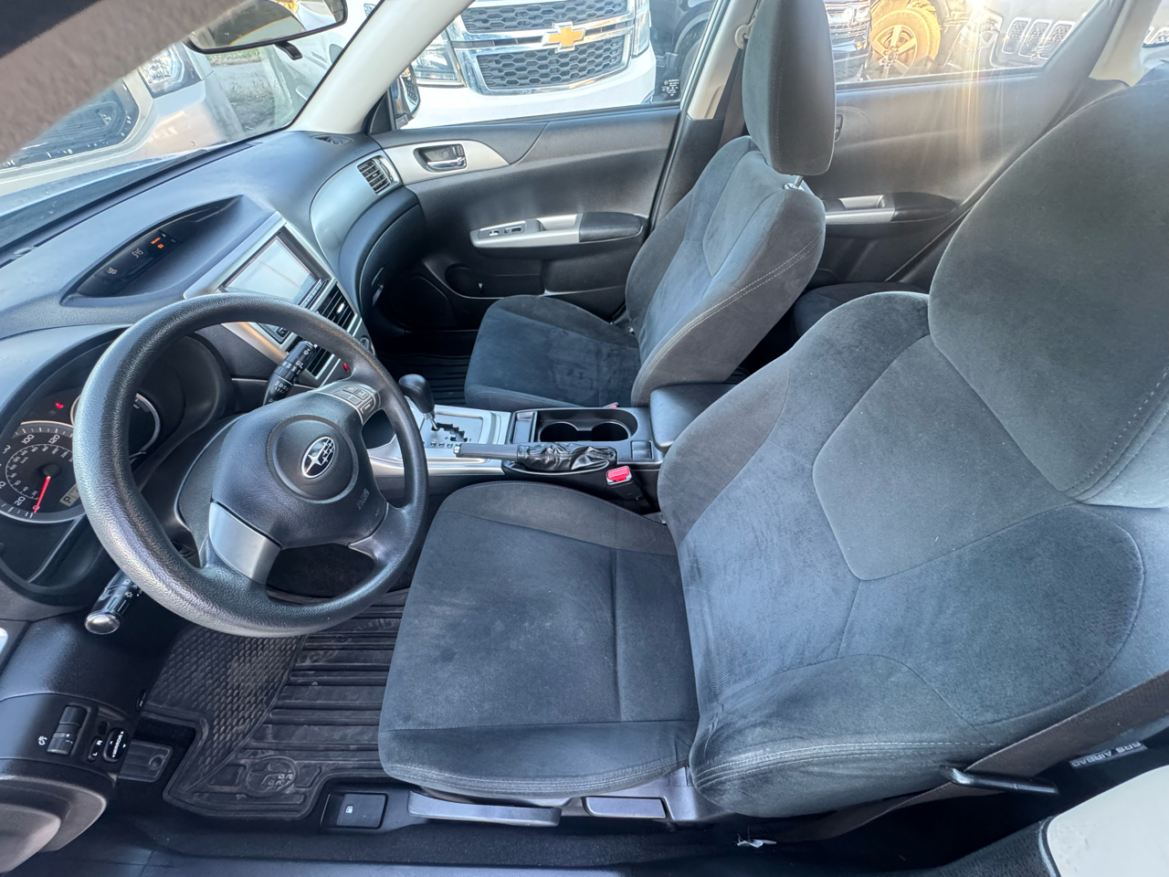 Subaru Impreza 2.5i 5-door 2010