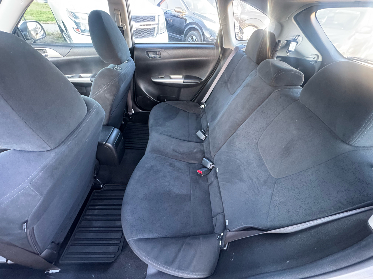 Subaru Impreza 2.5i 5-door 2010