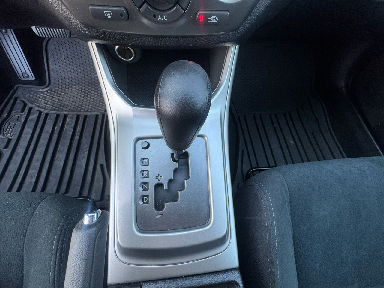 Subaru Impreza 2.5i 5-door 2010