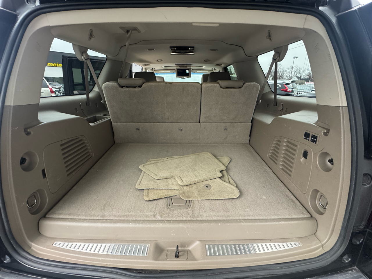 Chevrolet Suburban LT 1500 4WD 2015