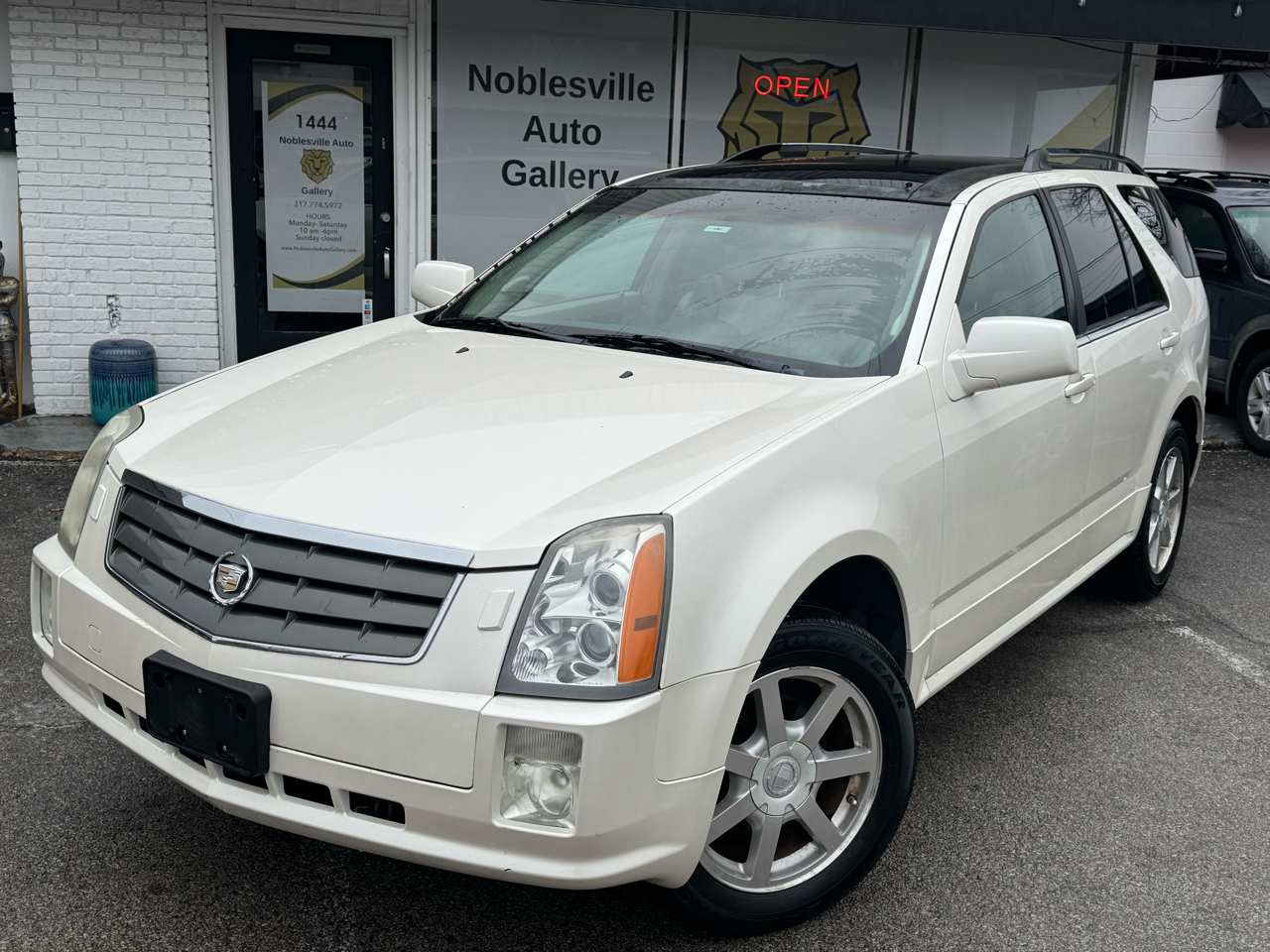 2005 Cadillac SRX Base's photo