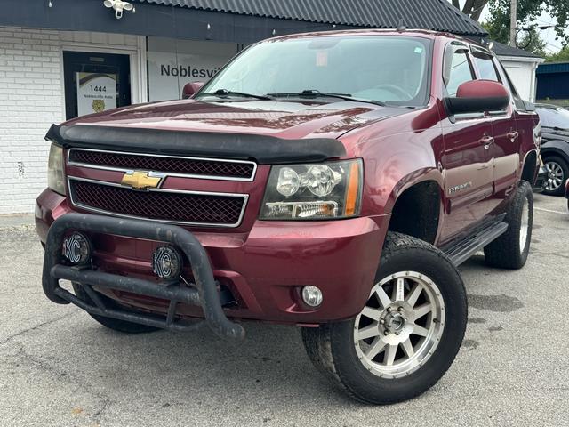 Red (Burgundy) 2009 Chevrolet Avalanche Pickup Truck Automatic