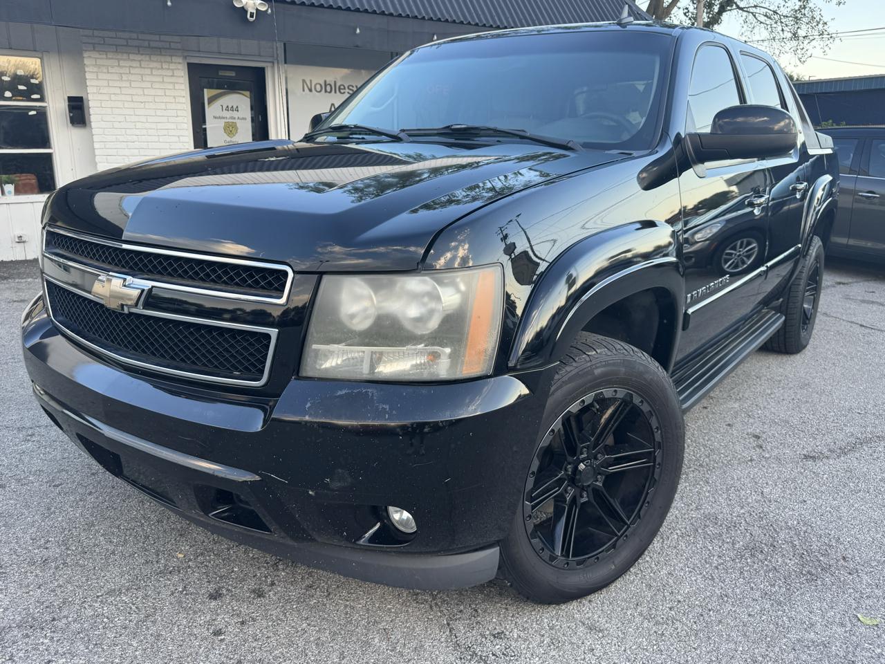 Black 2008 Chevrolet Avalanche Pickup Truck  Automatic