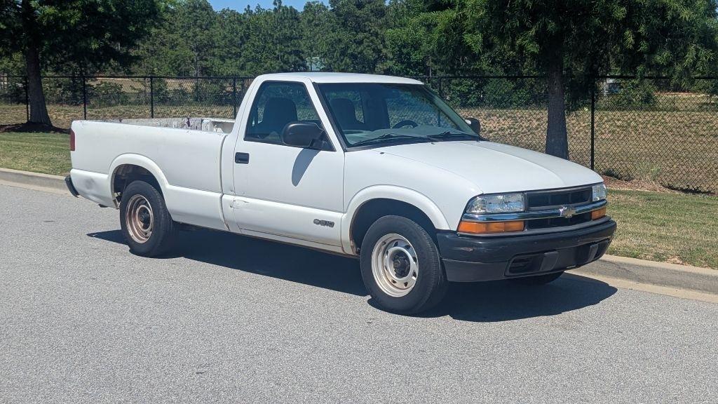 2001 Chevrolet S10 2WD Regular Cab Short Box LS's photo