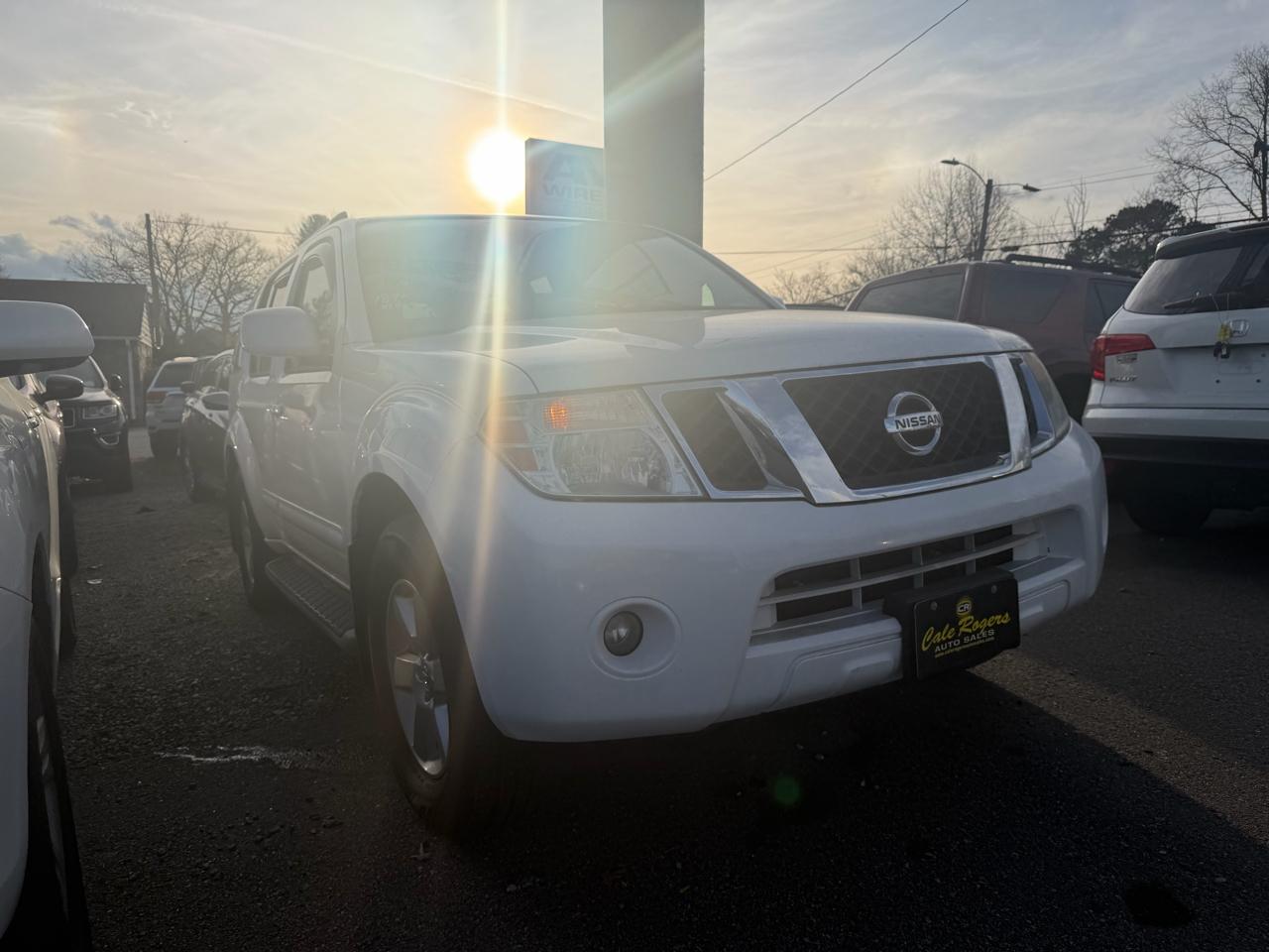 Nissan Pathfinder LE 4WD 2011