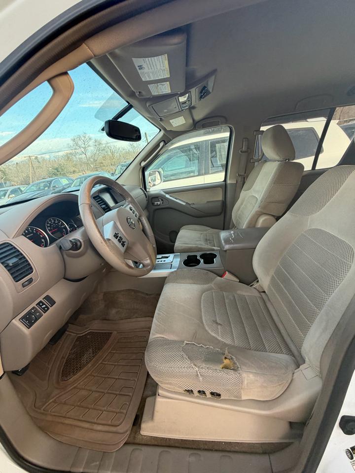 Nissan Pathfinder LE 4WD 2011