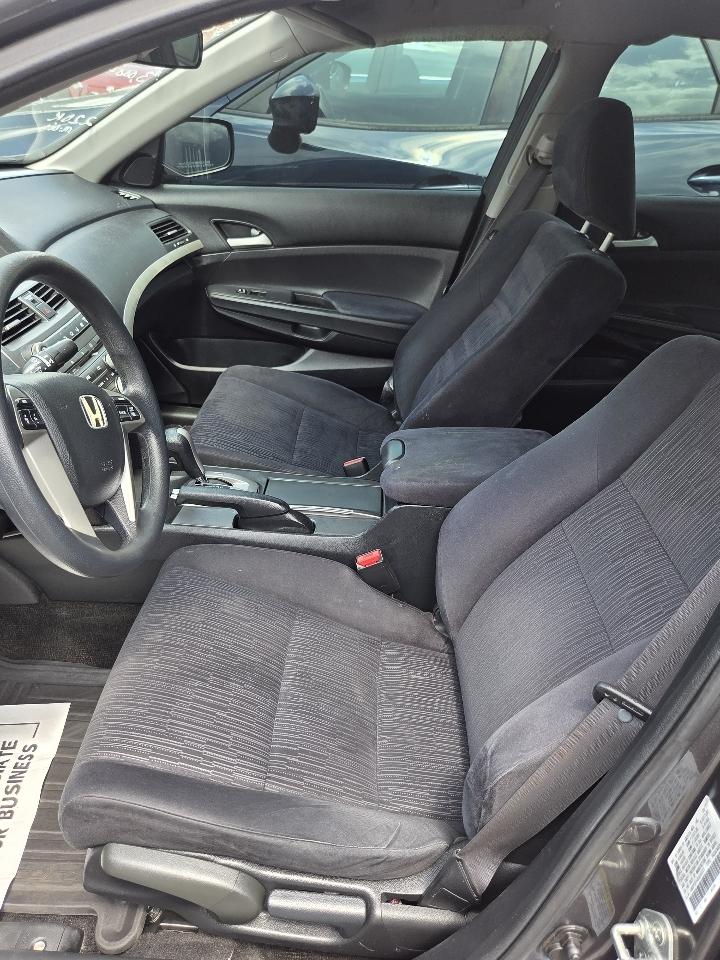 Honda Accord LX sedan AT 2012