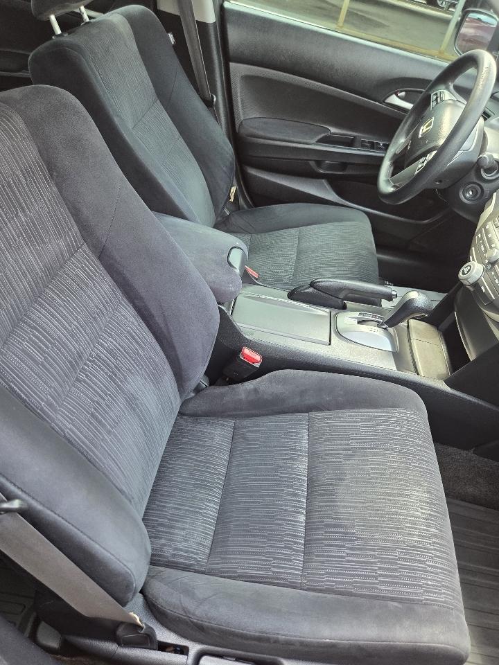 Honda Accord LX sedan AT 2012