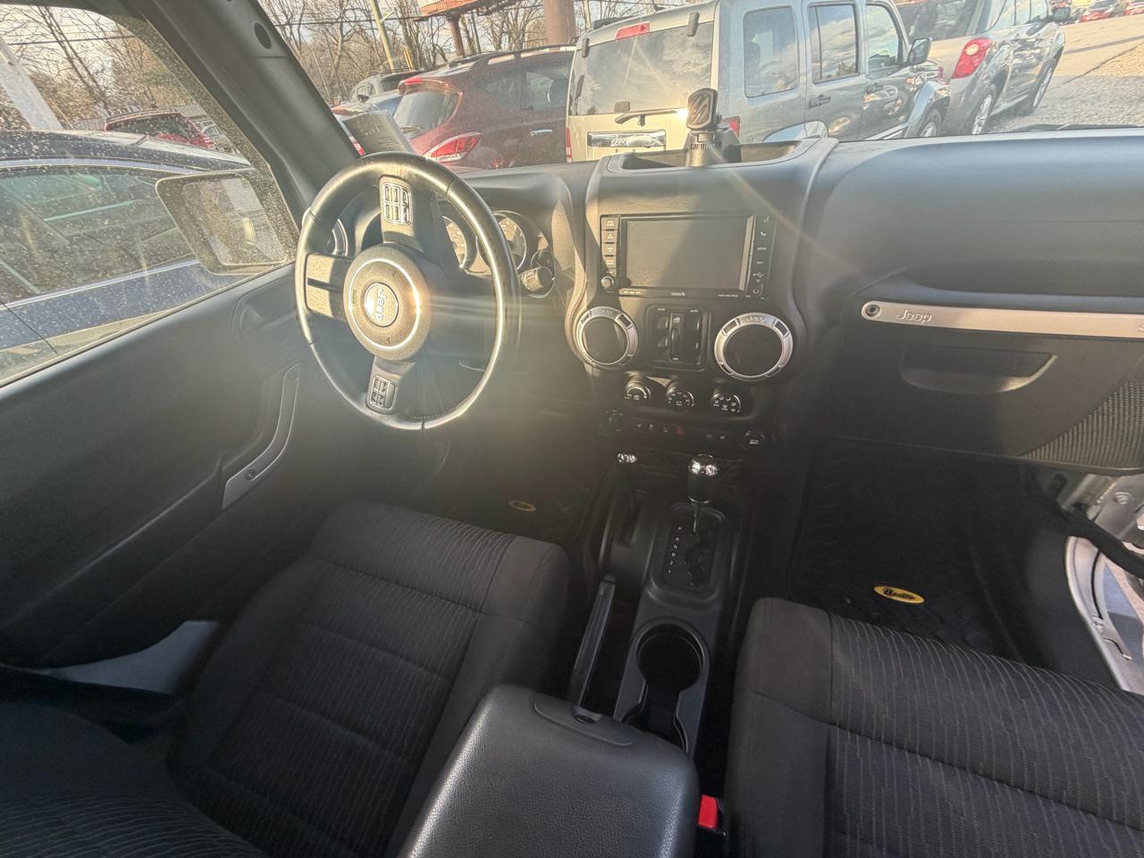 Jeep Wrangler Unlimited Sahara 4WD 2011