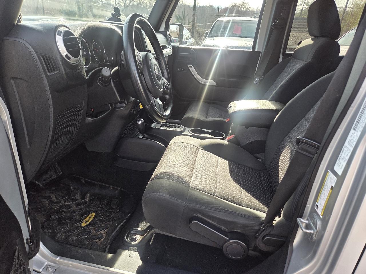 Jeep Wrangler Unlimited Sahara 4WD 2011