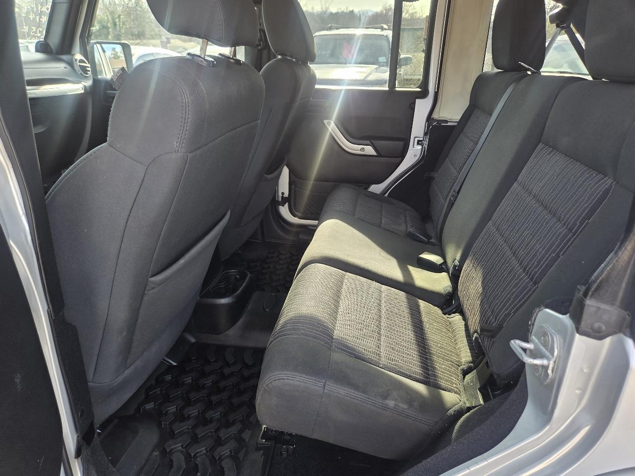 Jeep Wrangler Unlimited Sahara 4WD 2011