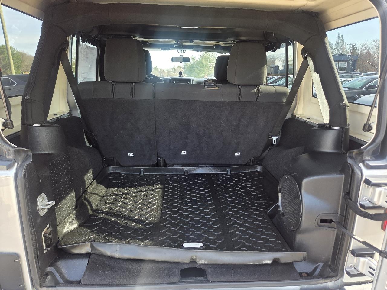 Jeep Wrangler Unlimited Sahara 4WD 2011