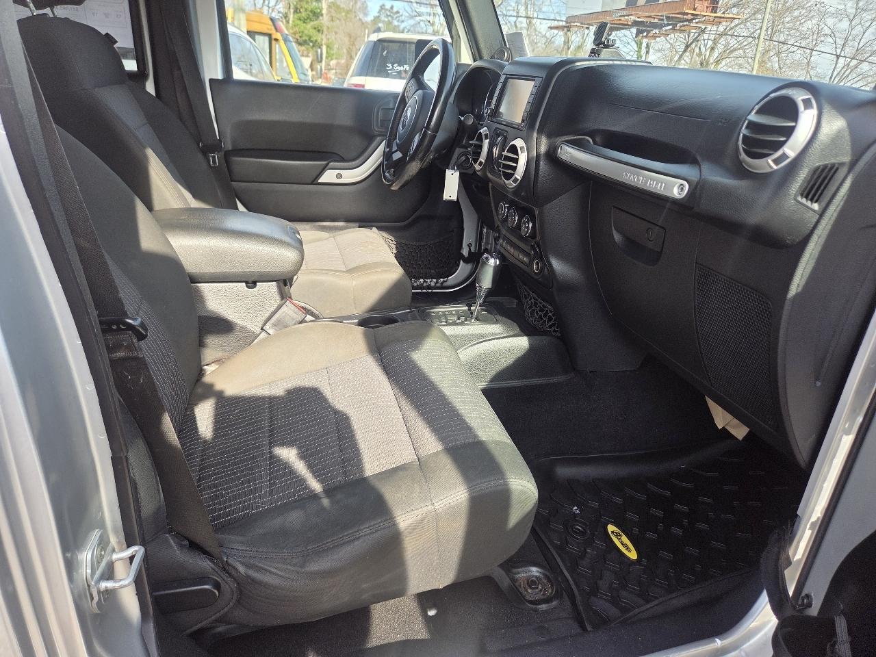 Jeep Wrangler Unlimited Sahara 4WD 2011