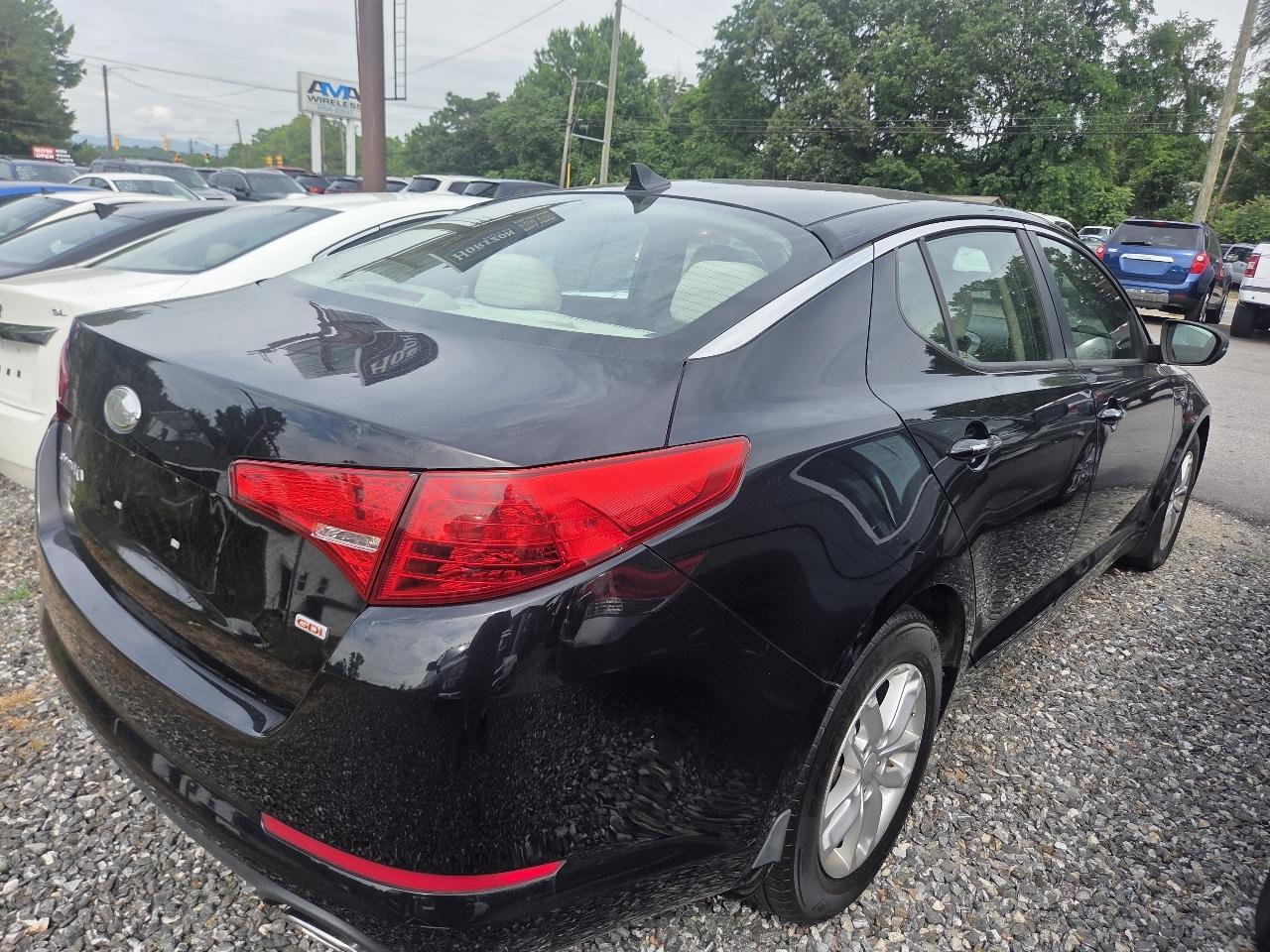 Kia Optima LX MT 2013