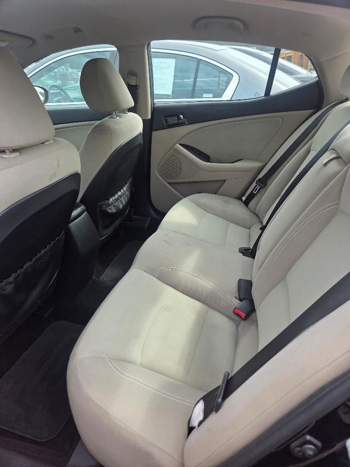 Kia Optima LX MT 2013