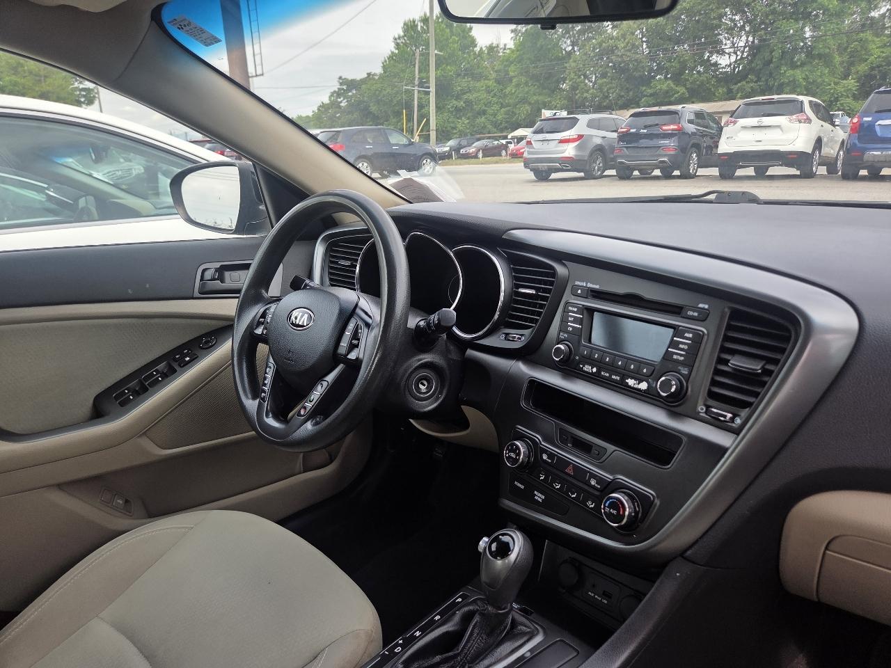 Kia Optima LX MT 2013
