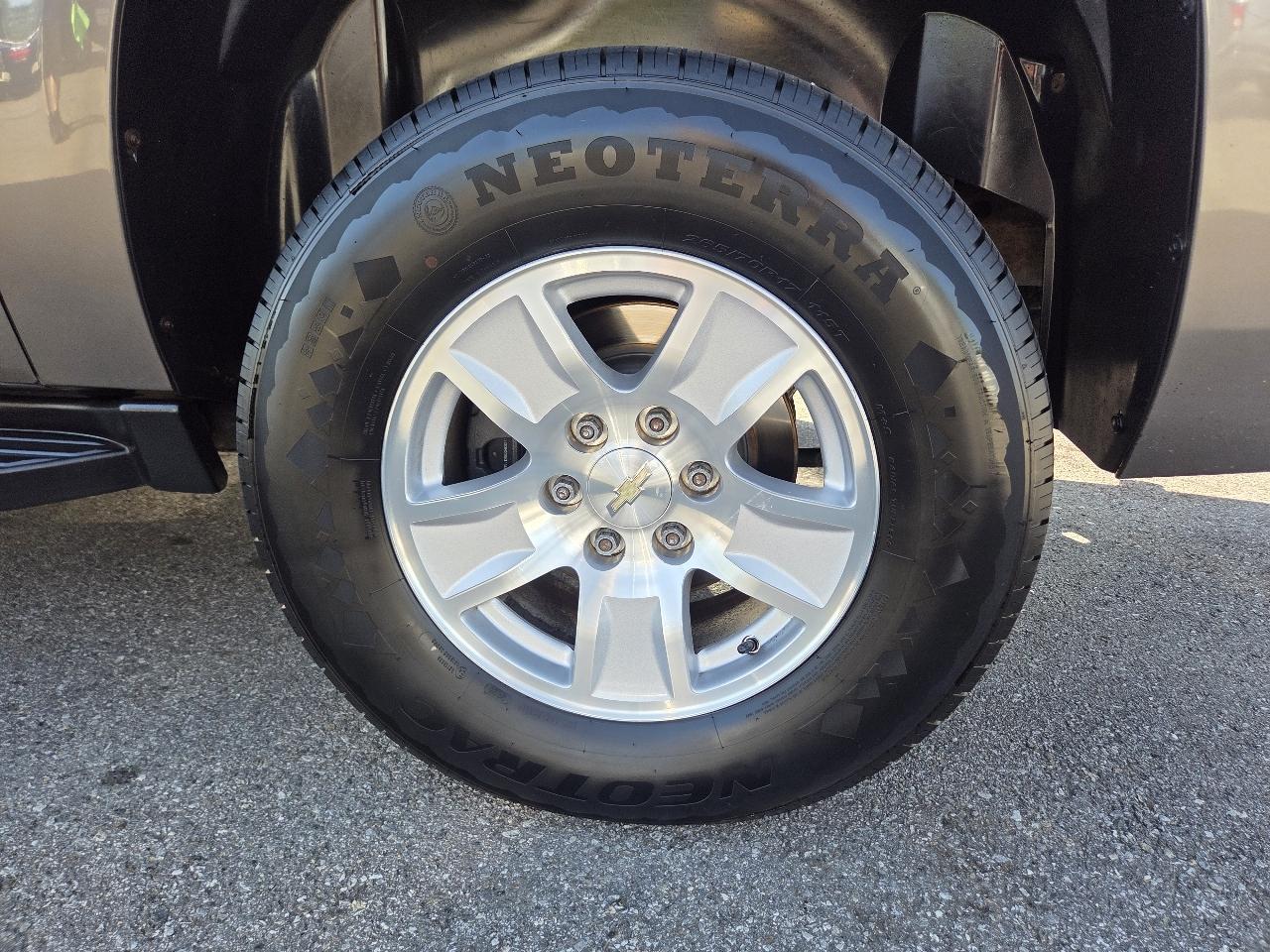 Chevrolet Suburban LT 1500 4WD 2012