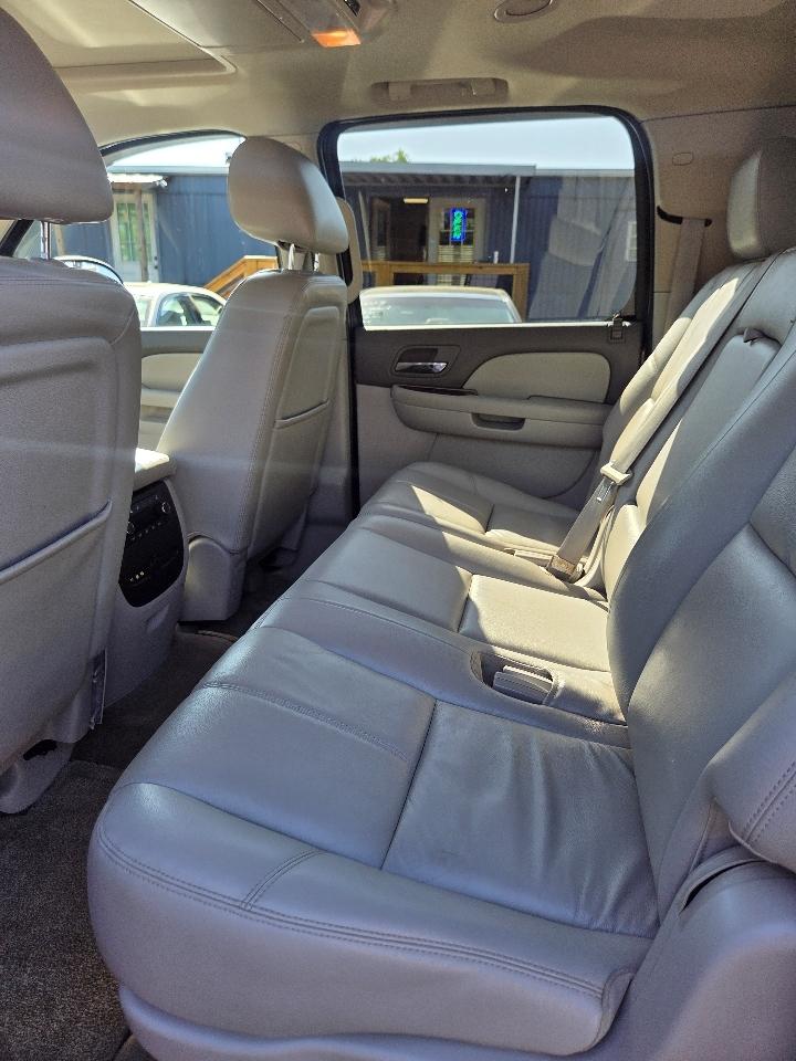 Chevrolet Suburban LT 1500 4WD 2012