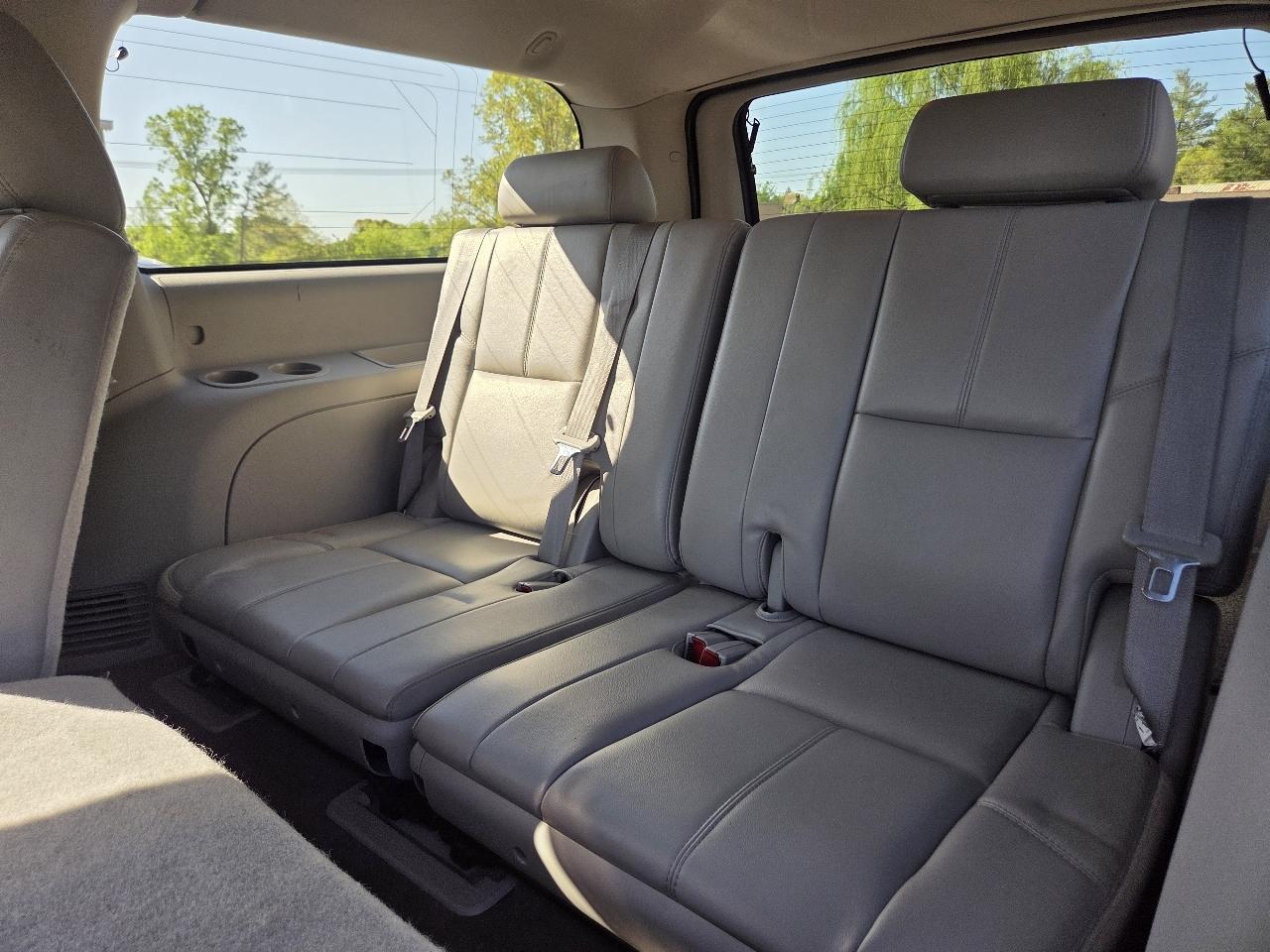 Chevrolet Suburban LT 1500 4WD 2012