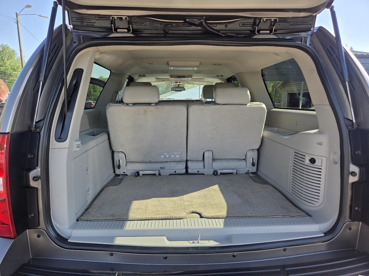 Chevrolet Suburban LT 1500 4WD 2012