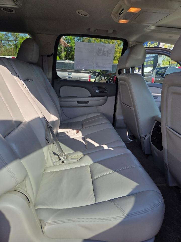 Chevrolet Suburban LT 1500 4WD 2012