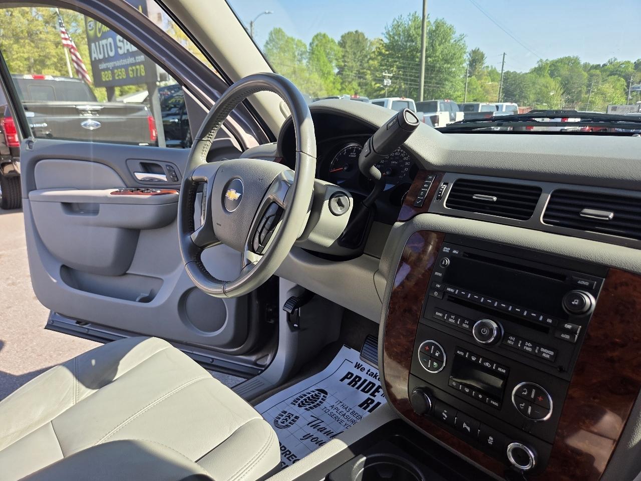 Chevrolet Suburban LT 1500 4WD 2012