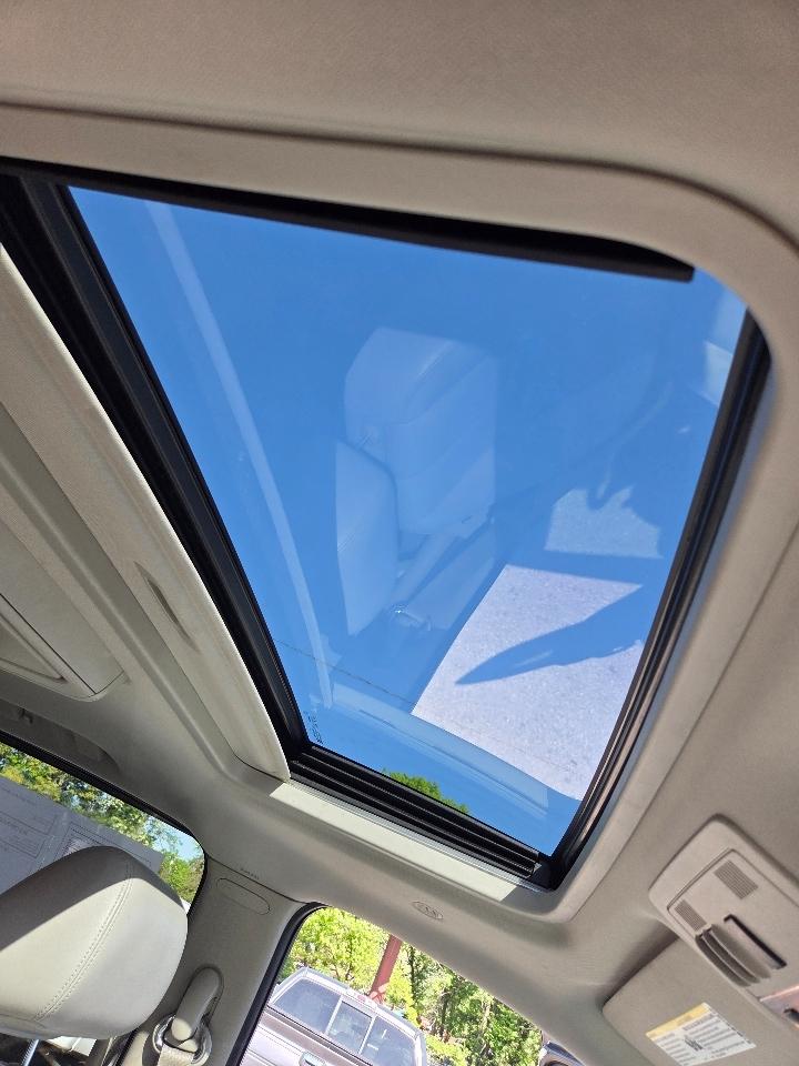 Chevrolet Suburban LT 1500 4WD 2012