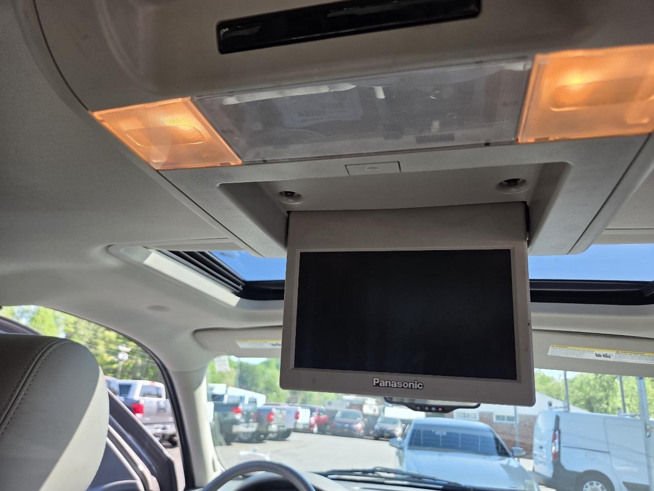 Chevrolet Suburban LT 1500 4WD 2012