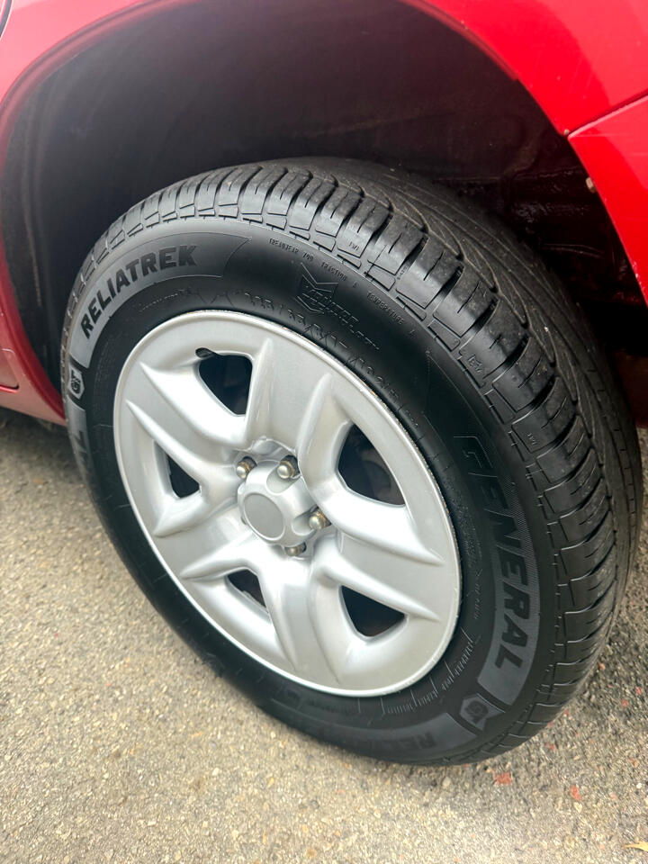 Toyota RAV4 Base I4 2WD 2010