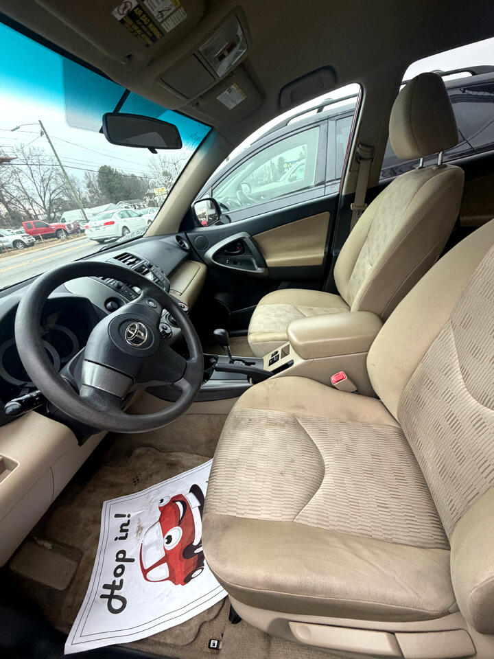 Toyota RAV4 Base I4 2WD 2010