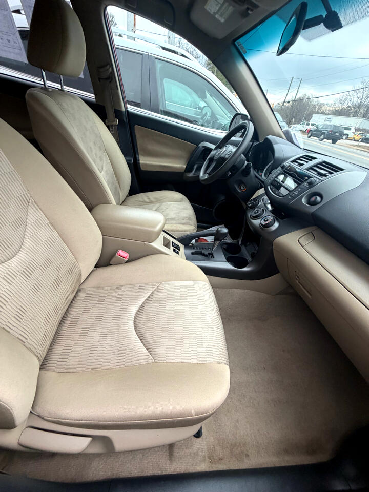 Toyota RAV4 Base I4 2WD 2010