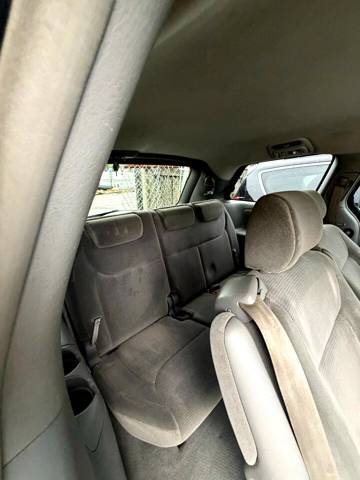 Toyota Sienna LE - 7 Passenger 2004