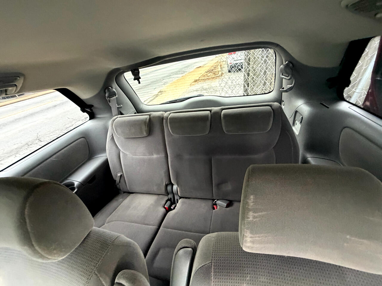 Toyota Sienna LE - 7 Passenger 2004