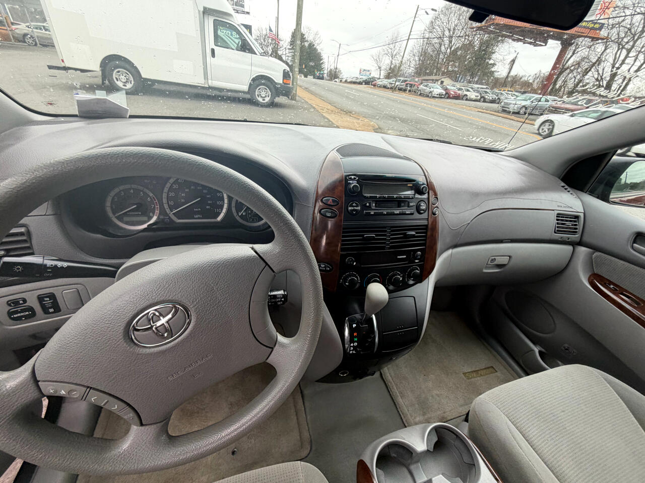 Toyota Sienna LE - 7 Passenger 2004