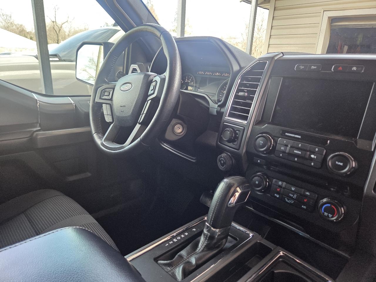 Ford F-150 4WD SuperCrew 139" FX4 2017