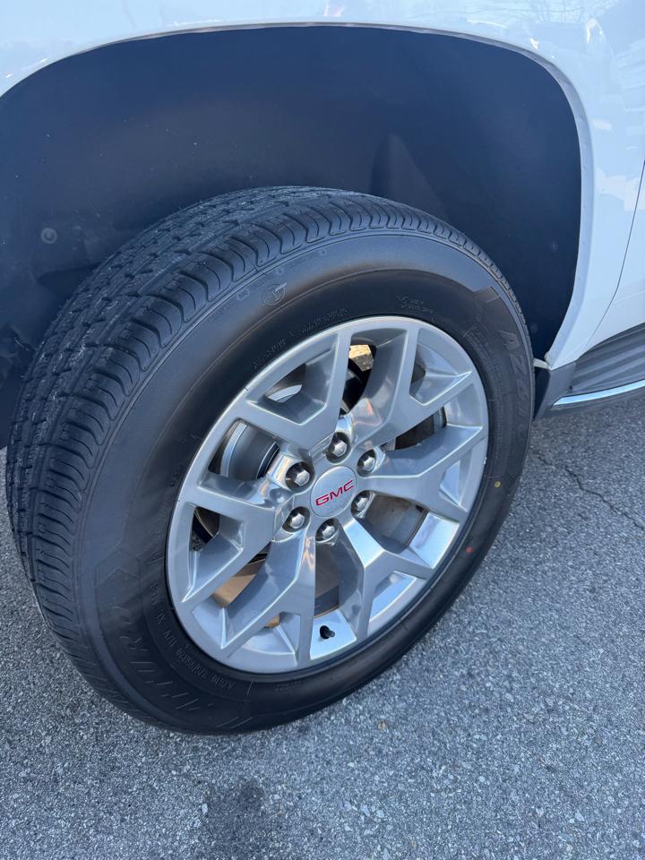 GMC Yukon XL SLE 1/2 Ton 4WD 2015