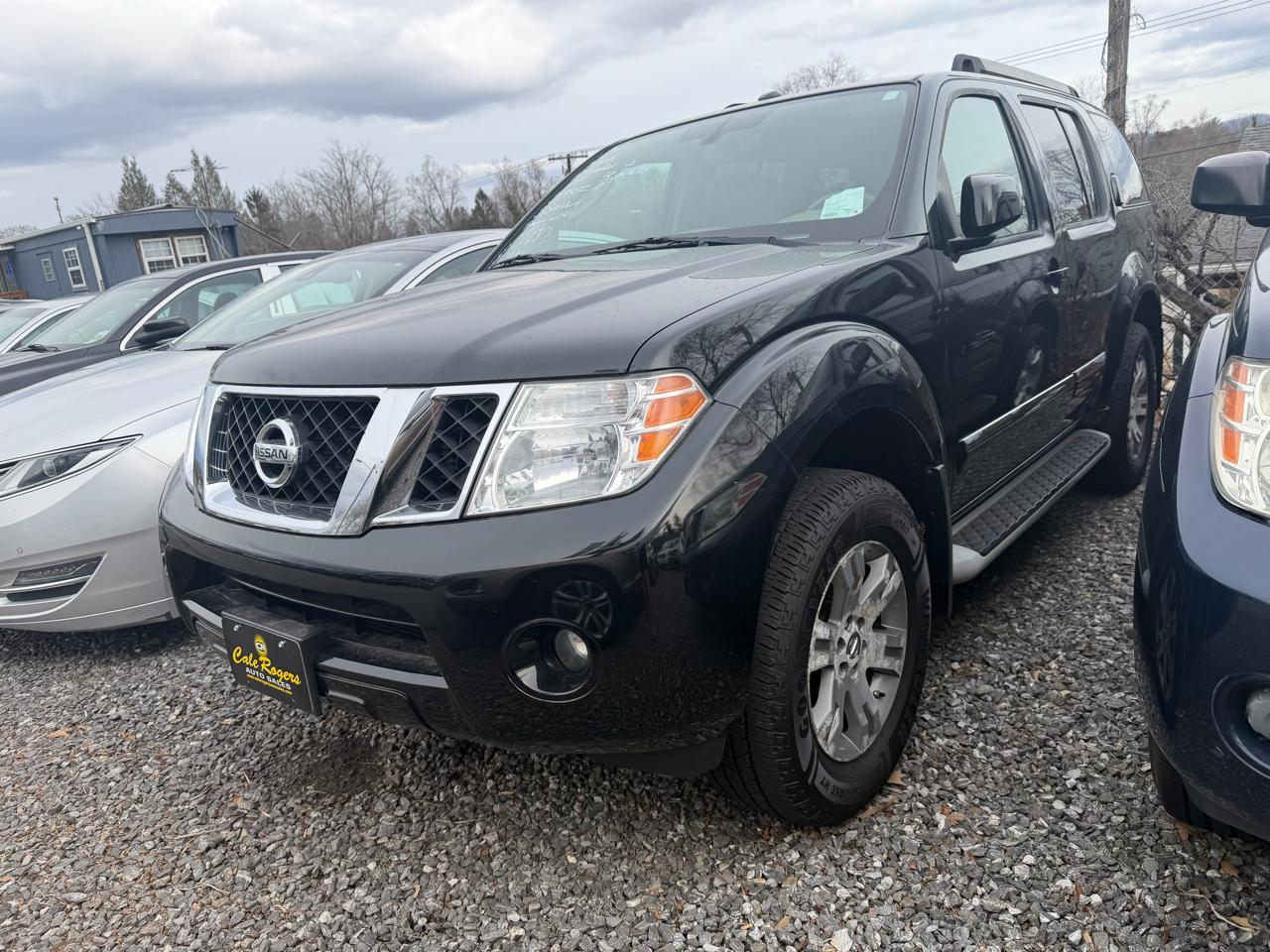 Nissan Pathfinder LE 4WD 2011