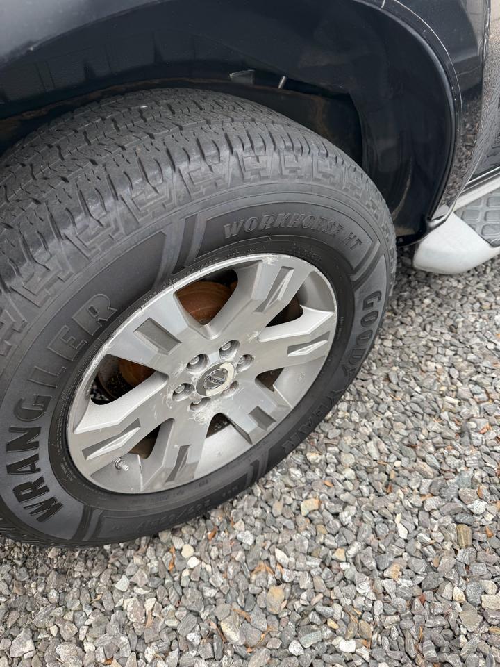 Nissan Pathfinder LE 4WD 2011