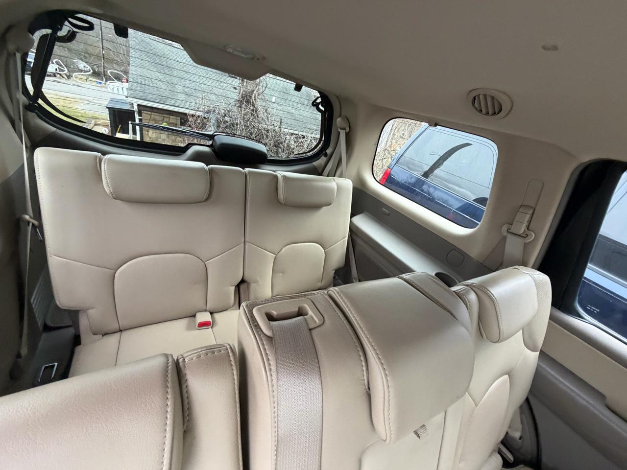 Nissan Pathfinder LE 4WD 2011